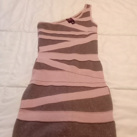 Clothes - Picture 3 of 3